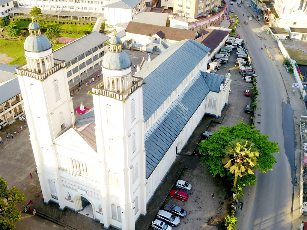 La Cathédrale St Pierre & Paul de Bonadibong